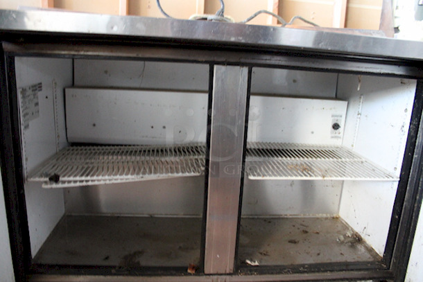 OUTSTANDING! True TSSU-48-18M-B Mega-Top Solid Door Sandwich/Salad Unit On Commercial Casters. 115v/60hz/1ph/15amps. TESTED! Turns On, Blows COLD Air. Unit Was Plugged In A Running While Photographing. 48-3/8x34-1/8x40-3/8 Normal wear and tear, minor cosmetic crack in lid, Dust From Storage.	 - Image 6 of 7