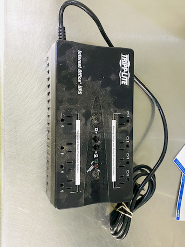 AWESOME! Tripp Lite INTERNET550U
550VA 300W Standby UPS - 10 NEMA 5-15R Outlets, 120V, 50/60 Hz, USB, 5-15P Plug, Desktop/Wall Mount.

Condition: Great - Image 1 of 6