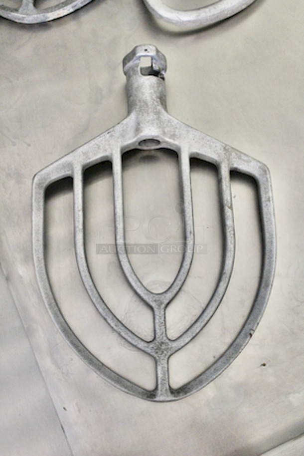 AMAZING! Hobart Model D340 40 Quart Mixer With 15 Min timer, Push Button on/off switches, 208v/3ph/60hz/1.5hp/5amp 575 lbs, Includes: SS Bowl, (2) Flat beaters &  Dough hook - 22 1/4" W x 30 1/4" D x 50 7/8" H - Image 5 of 8