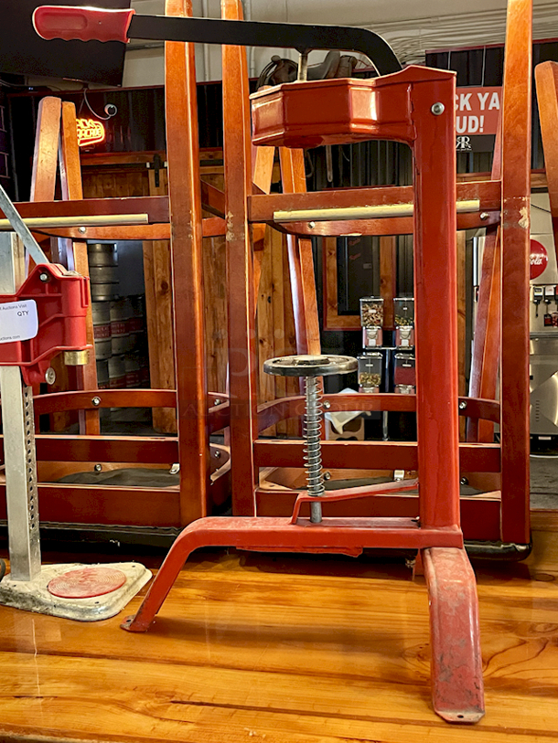 Manual Bottle Capper - Image 3 of 3