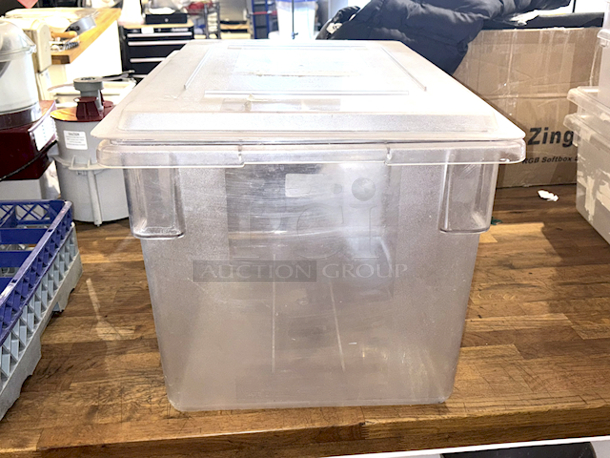 Sysco 18x26x15 21.5 Gallon Clear Ingredient Storage Bin With Lid - Image 3 of 6