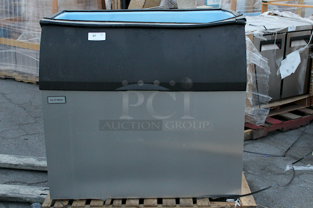 BRAND NEW SCRATCH & DENT! Ice-O-Matic B110PS Reinforced Ice Storage Bin - 854 lb. See photos for damage. S/N: 23091280010909. 48 x 31 x 50 - Image 2 of 7