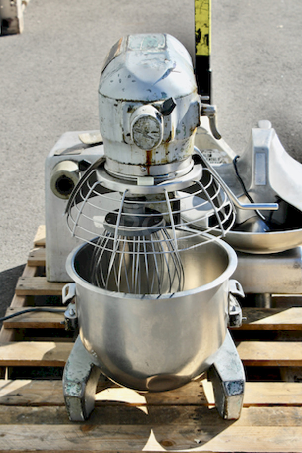 Hobart A-200 20qt Mixer With Guard, Bowl And Wire Whip.  - Image 2 of 4