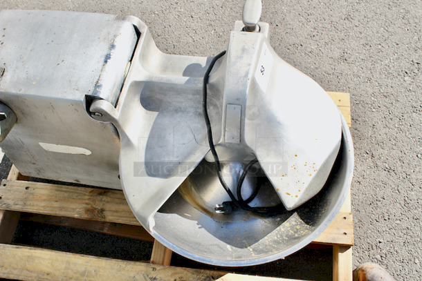 Hobart 84186 15 lb. Buffalo Chopper Food Processor with #12 Hub - 1 hp,  - Image 5 of 6