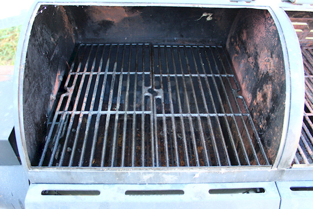 Oklahoma Joe's Charcoal/Gas Longhorn Combination Smoker and Grill.  - Image 2 of 3