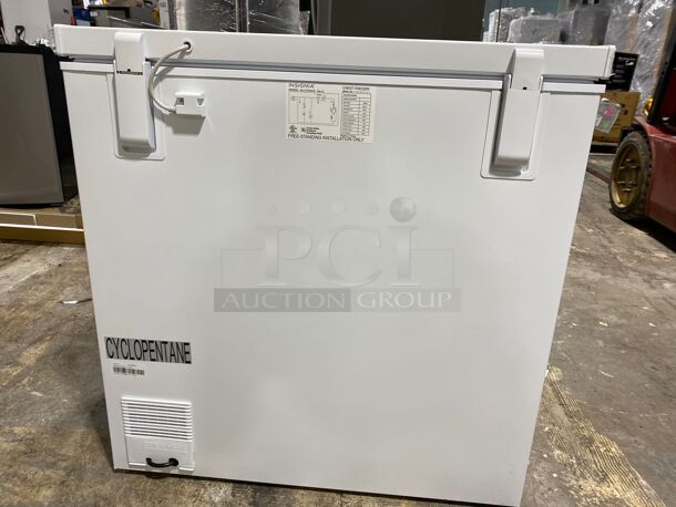 Brand New Scratch & Dent Insignia 7 Cu. Ft. Chest Freezer, White - Image 4 of 6