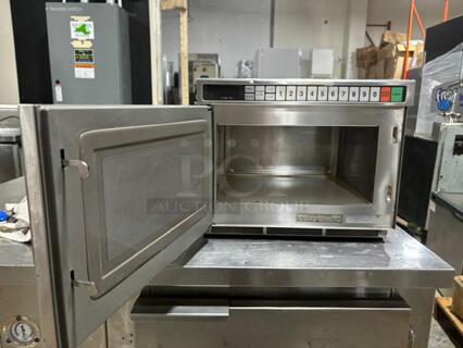 Panasonic NE-1757R 1700 Watt Commercial Microwave Oven