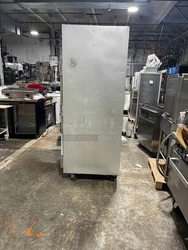 Traulsen G20000 52 1/10" Two Section Reach In Refrigerator, (4) Left/Right Hinge Solid Doors, 115v
 - Image 4 of 5