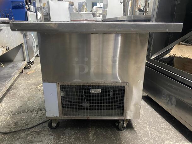 Single Door Stainless Steel Commercial Refrigerator  - Image 4 of 6