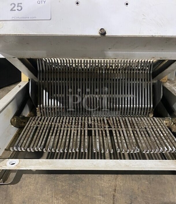 Berkel Commercial Countertop Bread Loaf Slicer! Model: MB3/8 SN:9213031068131 115V 1PH - Image 4 of 7