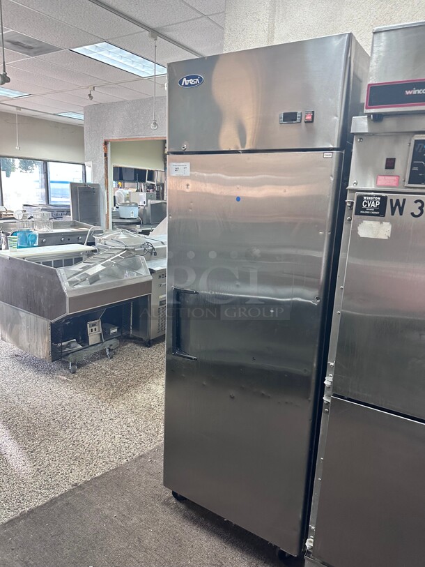 Late Model! Atosa MBF8001 28.7 inch W 1-Section Solid Door Reach-In Freezer - 115 Volts Tested and Working! - Image 2 of 8