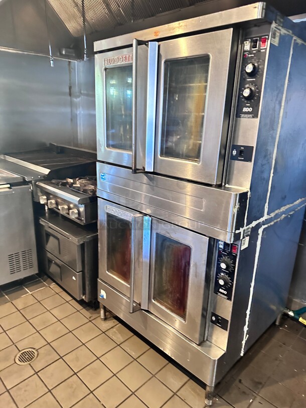 Certified Working Blodgett Commercial Gas Double Stack Convection Oven Great For Baking and All Around Cooking - Image 5 of 8