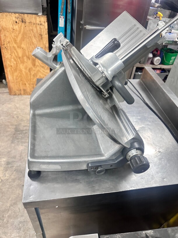 Excellent Condition  Hobart 2612 Commercial Manual Deli Meat Slicer 12" 115 Volt Tested and Working - Image 1 of 6