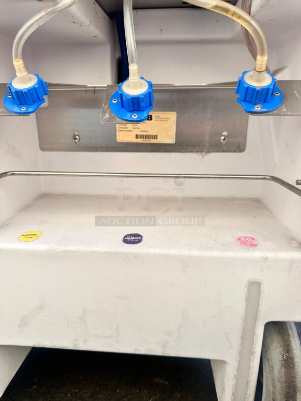 Ecolab Cleaning Caddy w/Wet Vac 115 Volt Working - Image 9 of 10