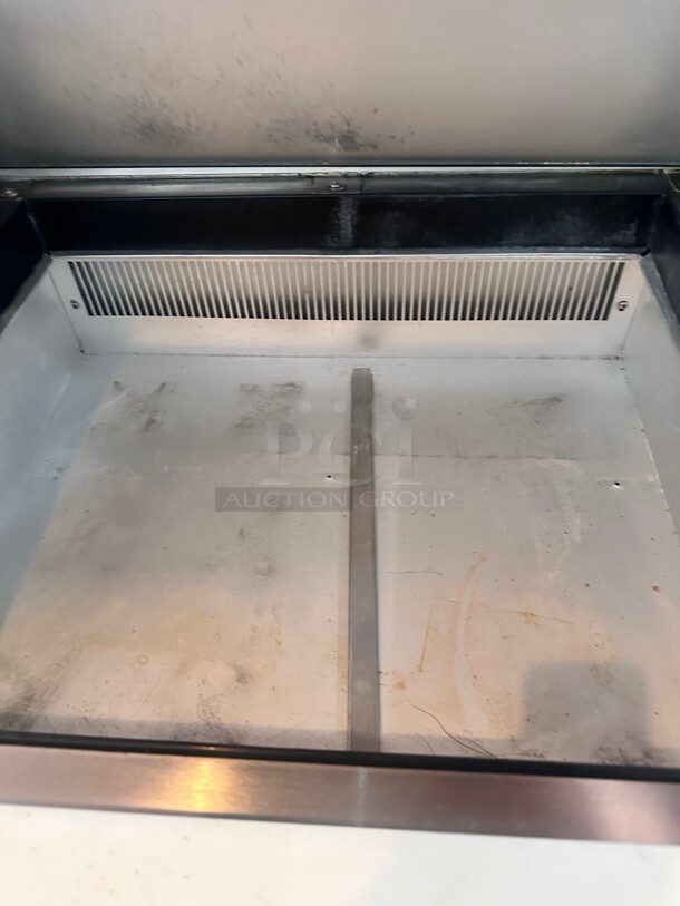 Traulsen UPT3212-R 32 inch 1 Right Hinged Door Refrigerated Sandwich Prep Table 115 Volt - Image 3 of 7
