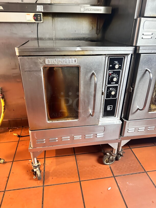 Late Model Blodgett DFG-50 Single Half Size Natural Gas Convection Oven - 27,500 BTU Working
