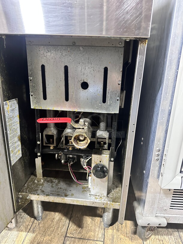 Late Model American Range AF-50HE 50 Lb Fryer, Gas, Floor Model, Full Pot Stainless Steel 15.5(W) Working - Image 6 of 8