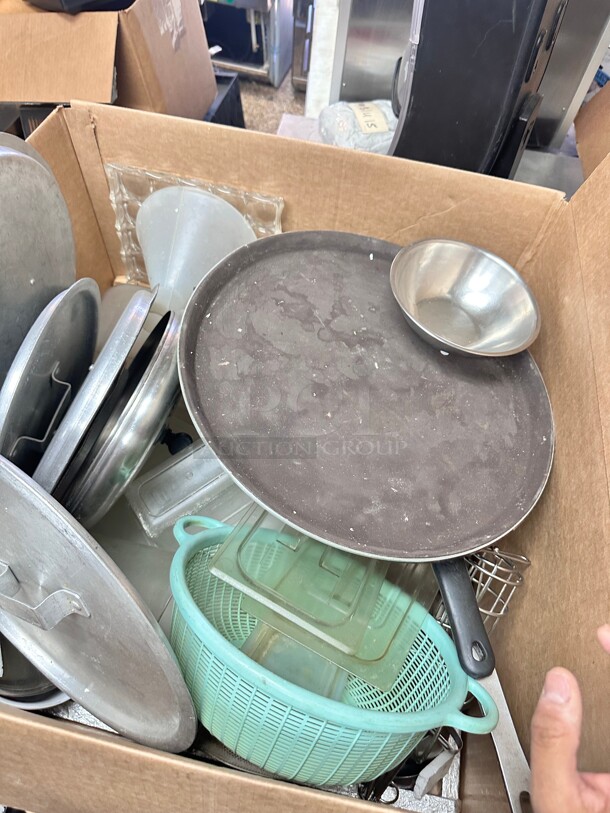 One Lot of Kitchen Items Pot Covers Serving Trays Strainer Frying Pans Spoons - Image 1 of 9