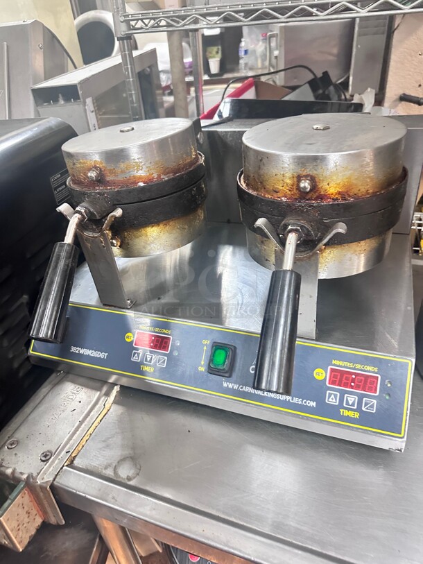 Carnival King WBM26DGT Non-Stick Double Belgian Waffle Maker with Digital Timer and Temperature Controls - 120V Tested and Working - Image 3 of 6