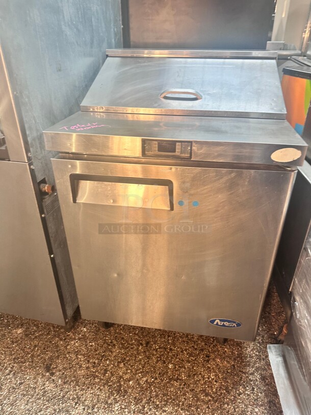 Working Atosa MSF8301GR Atosa Sandwich/Salad Top Refrigerator One-section 27  W X 30D X 44H - Image 3 of 8