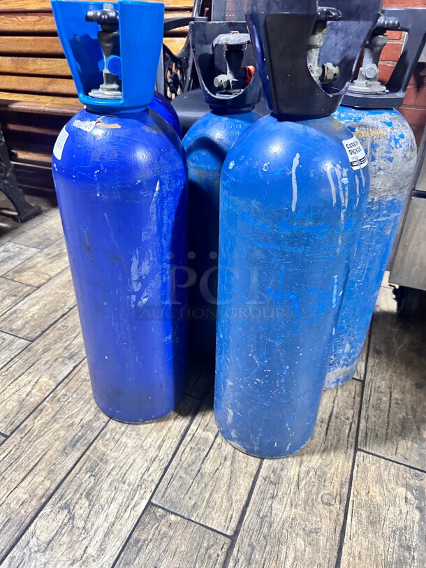 10 lb Co2 Carbon Dioxide Cylinder with Protective Carry Handle, CANDY BLUE Powder Coated Finish Full - Image 2 of 8