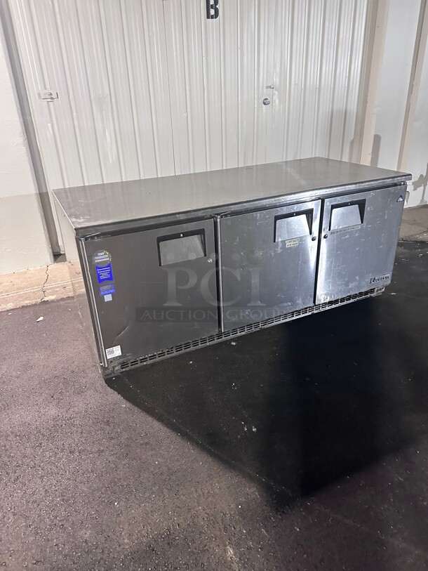 Certified Working Everest  72 inch Triple Door Undercounter Reach-in Refrigerator Stainless interior & exterior 115 Volt - Image 4 of 8