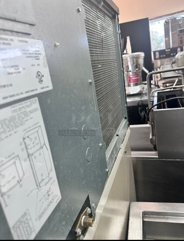 Working Manitowoc SY-0504A Air cooled ice maker 115 Volt With Ice Bin  - Image 6 of 9
