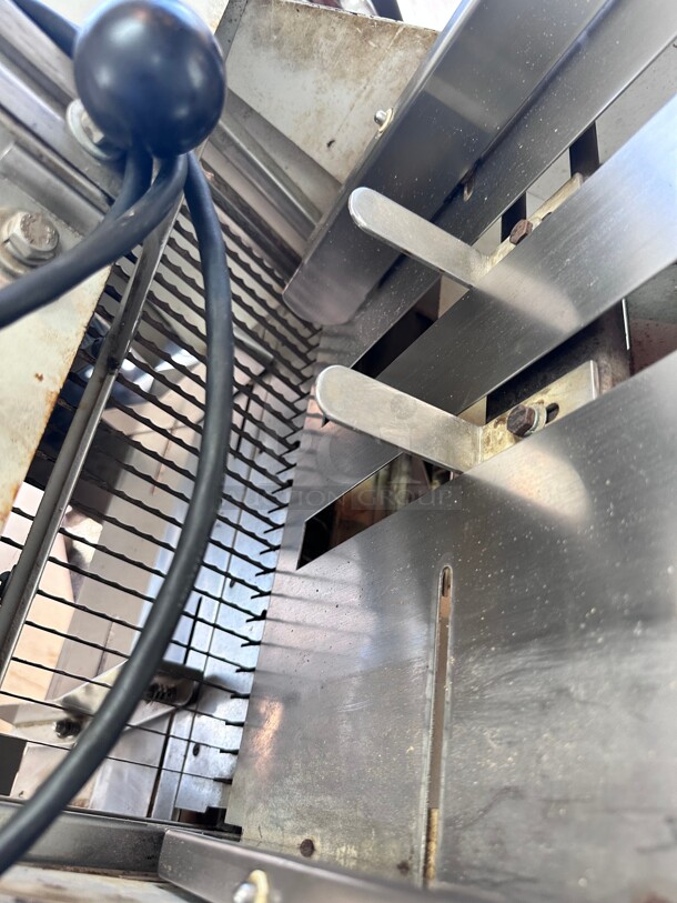 Certified Working Oliver 797-N Gravity-Feed Bread Commercial Toast Slicer w/ Last-Loaf Pusher, Gravity-Feed, 115v - Image 7 of 8