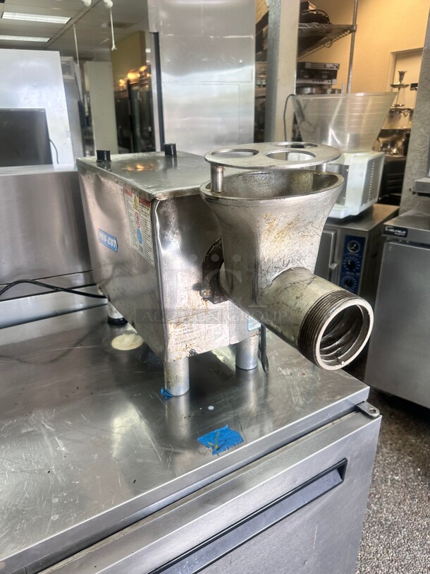 Pro Cut KG-22-W-XP #22 Electric Meat Grinder with Safe Guard - 220V, 1 Phase 2 hp 'unsure of the functionality' - Image 6 of 10
