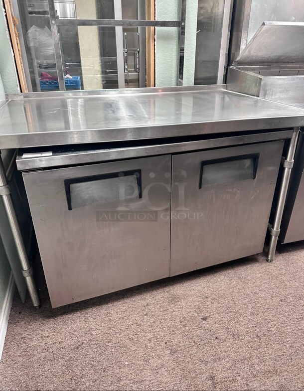 Working True TUC-48F 48 inch W Undercounter Freezer w/ (2) Sections & (2) Doors, 115v - Image 4 of 5