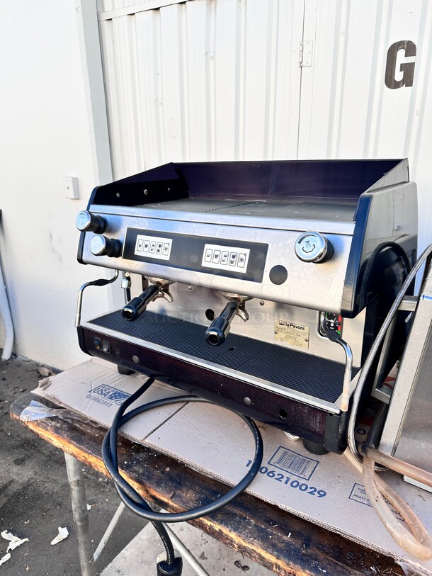 Late Model La Pavoni Bar V2 Commercial Volumetric Espresso Machine 220 Volt 1 Phase Working - Image 4 of 9