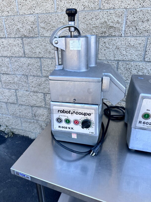 Robot Coupe R602 Combination Food Processor - 7 qt. 115 Volt Missing Parts - Image 4 of 7