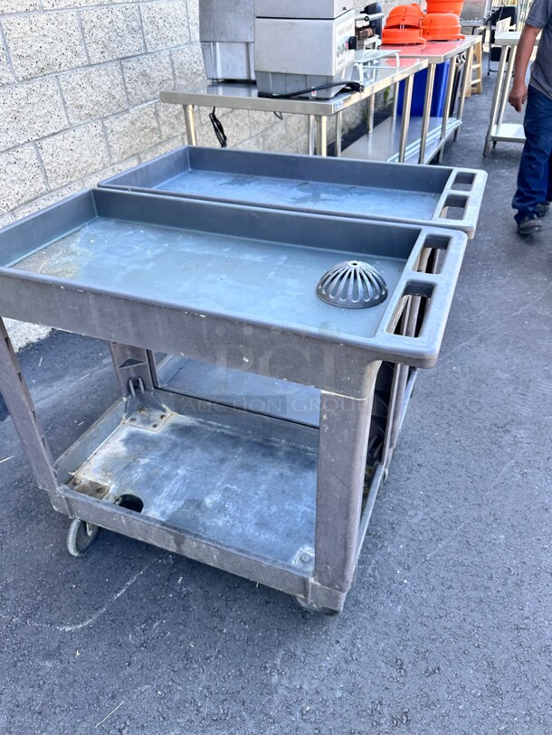 Clean Lakeside 2523 2 Level Polymer Utility Cart w/ 500 lb Capacity, Raised Ledges - Image 2 of 6