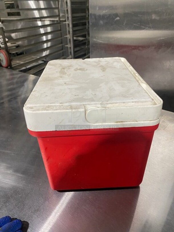 Igloo Red And White Poly Portable Cooler! With Lid And Handle! - Image 2 of 5
