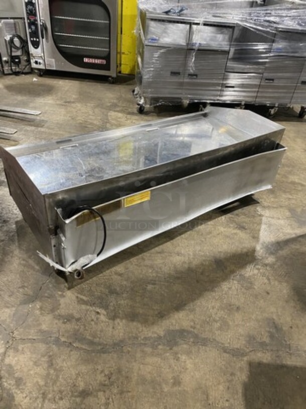 AWESOME! Lang Commercial Countertop Natural Gas Powered 60 INCH Mirror Shine Flat Top Griddle! With Thermostatic Controls! Built In Hood! With Back And Side Splashes! All Stainless Steel! On Legs! MODEL 2460SCHENSH - Image 3 of 9