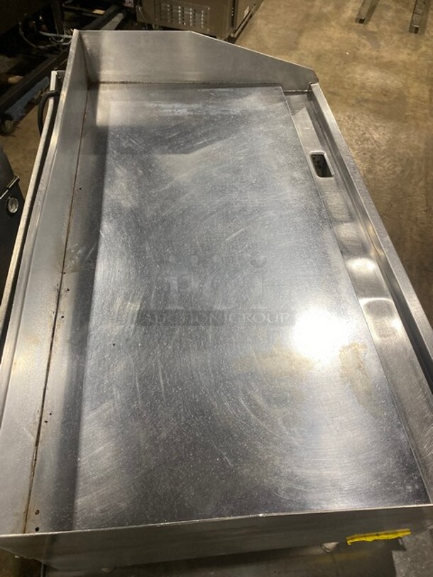NICE!Lang Commercial Countertop Natural Gas Powered Polish Top Flat Top Griddle! With Back And Side Splashes! All Stainless Steel! On Small Legs! SN: GT2481218A0011 - Image 5 of 9