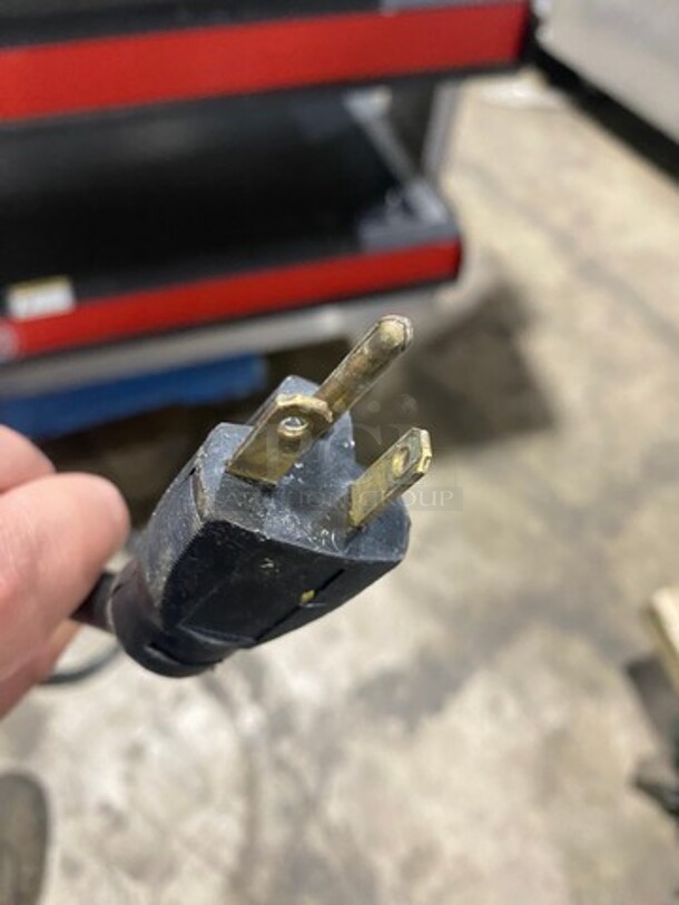 WOW! APW Wyott Commercial Countertop Heated Shelf Merchandiser! On Legs! Model: DMXD42S SN: 380821208002 120V 60HZ 1 Phase - Image 7 of 7