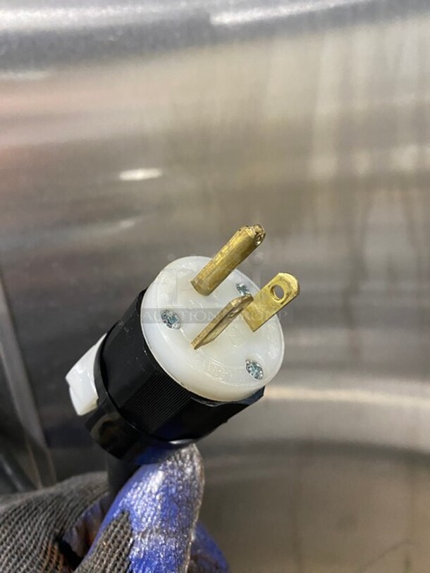 NICE! Winston Cvap Stainless Steel Commercial 2 Split Door Reach In Warming Holding Cabinet on Commercial Casters! - Image 7 of 9