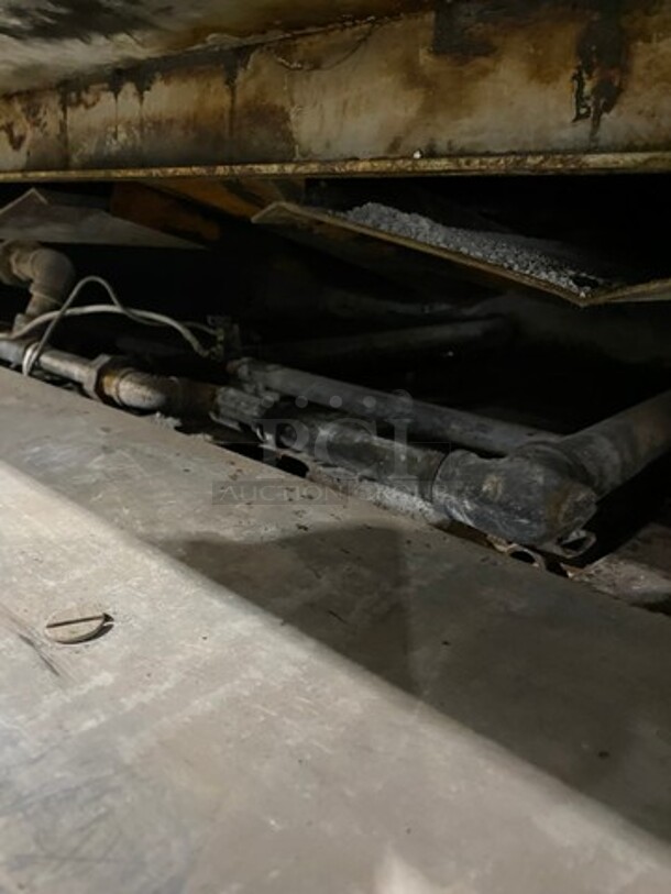 Bakers Pride Commercial Natural Gas Powered Pizza/ Baking Oven! All Stainless Steel! On Casters! WORKING WHEN REMOVED! Model: FC516 SN: 19702 - Image 9 of 11