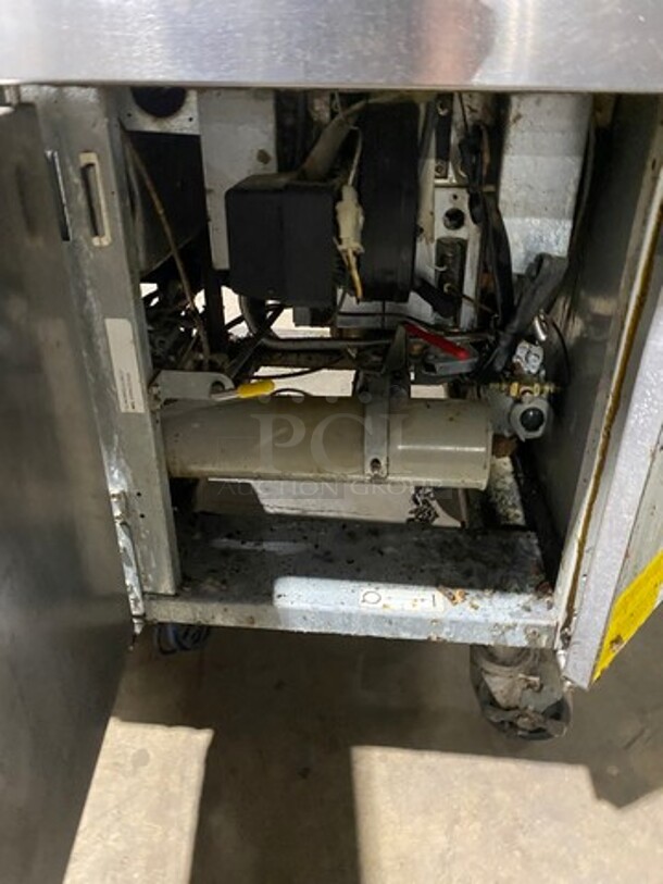 Frymaster Commercial Natural Gas Powered 3 Bay Deep Fat Fryer! All Stainless Steel! On Casters! Model: FPPH355SD SN: 0905IE0027 - Image 9 of 12