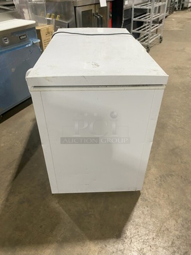 Diamond Commercial Chest Freezer! Model DCF44! 115V 1 Phase!  - Image 4 of 8