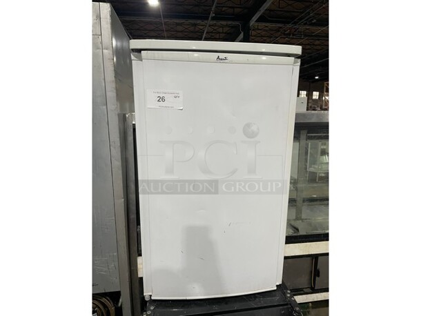 Avanti Commercial Countertop Single Door Refrigerator! With Poly Coated Racks! Model RM4400W Serial 061505! 115V!  - Image 1 of 8