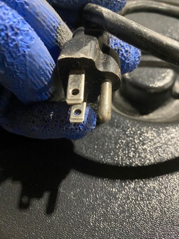 Manitowoc Commercial Countertop Ice Dispenser! All Stainless Steel! On Small Legs! Model: M90 SN: 610196452 115V 60HZ 1 Phase - Image 8 of 8