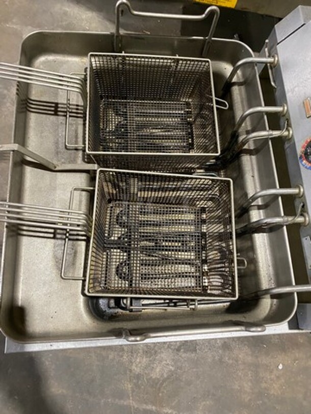 Commercial Countertop Electric Powered Deep Fat Fryer! With Metal Frying Baskets! All Stainless Steel! On Small Legs! - Image 5 of 8