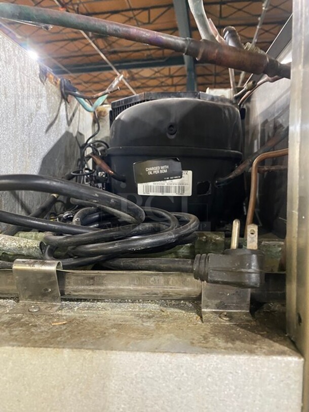 Traulsen Commercial Single Door Reach In Cooler! All Stainless Steel! On Legs! MODEL RHT132WREFHS RN:T422500C99 115V 1PH - Image 9 of 9