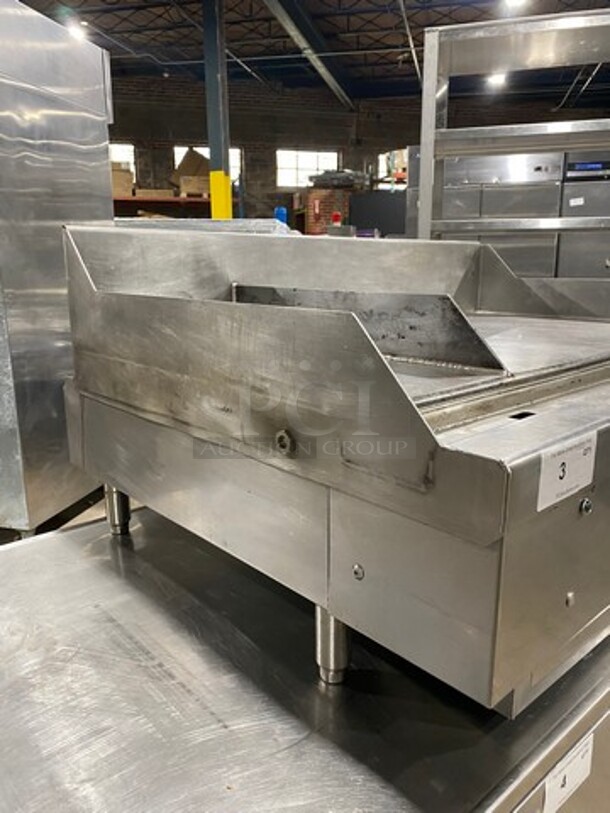 Woodstone Commercial Countertop Natural Gas Powered Flat Griddle! With Split Top! With Back & Side Splashes! All Stainless Steel! On Legs! Model: WSPL8364CT00NG SN: GP1826JUN1501852 - Image 3 of 10