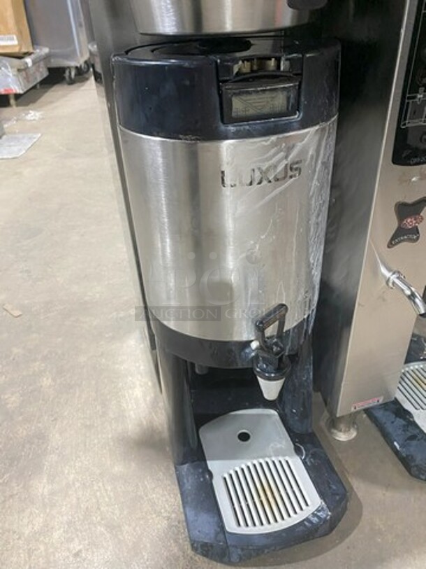Nice! Fetco Counter Top Dual Coffee Brewer Machine! With Hot Water Line! With Airpots! On Legs! Model E52016 Serial 4801128147544! 120/208V 1/3 Phase!  - Image 4 of 10
