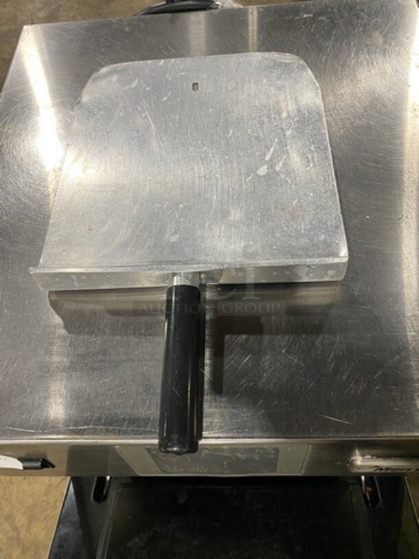 LATE MODEL!  Merrychef Commercial Countertop Rapid Cook Oven! With Digital Touch Controls! With Oven Paddle! All Stainless Steel! Model: EIKONE4 SN: 1209213090484 208/240V! Working When Removed! - Image 7 of 9