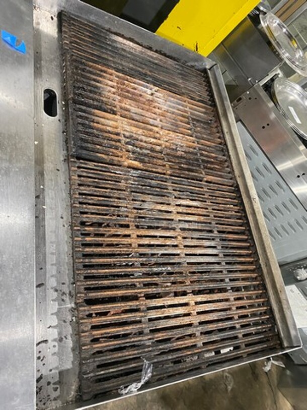 MAGALI Commercial Countertop Natural Gas Powered Char Broiler Grill! With Back And Side Splashes! All Stainless Steel! On Small Legs!Model: CCR36NG!  - Image 5 of 8