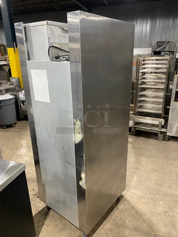 Traulsen Commercial Single Door Reach In Cooler! All Stainless Steel! On Legs! Model: RHT132WUT SN: T92797D05 115V 60HZ 1 Phase - Image 3 of 7
